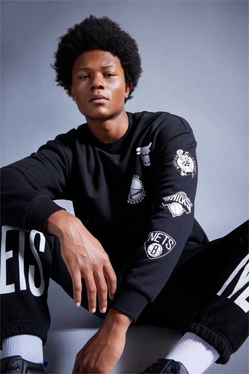 MAN Black Comfort Fit NBA Licensed Long Sleeve Sweatshirt