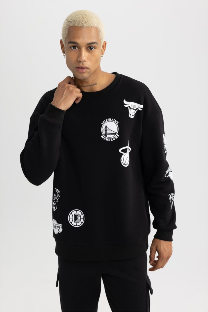 MAN Black Comfort Fit NBA Licensed Long Sleeve Sweatshirt