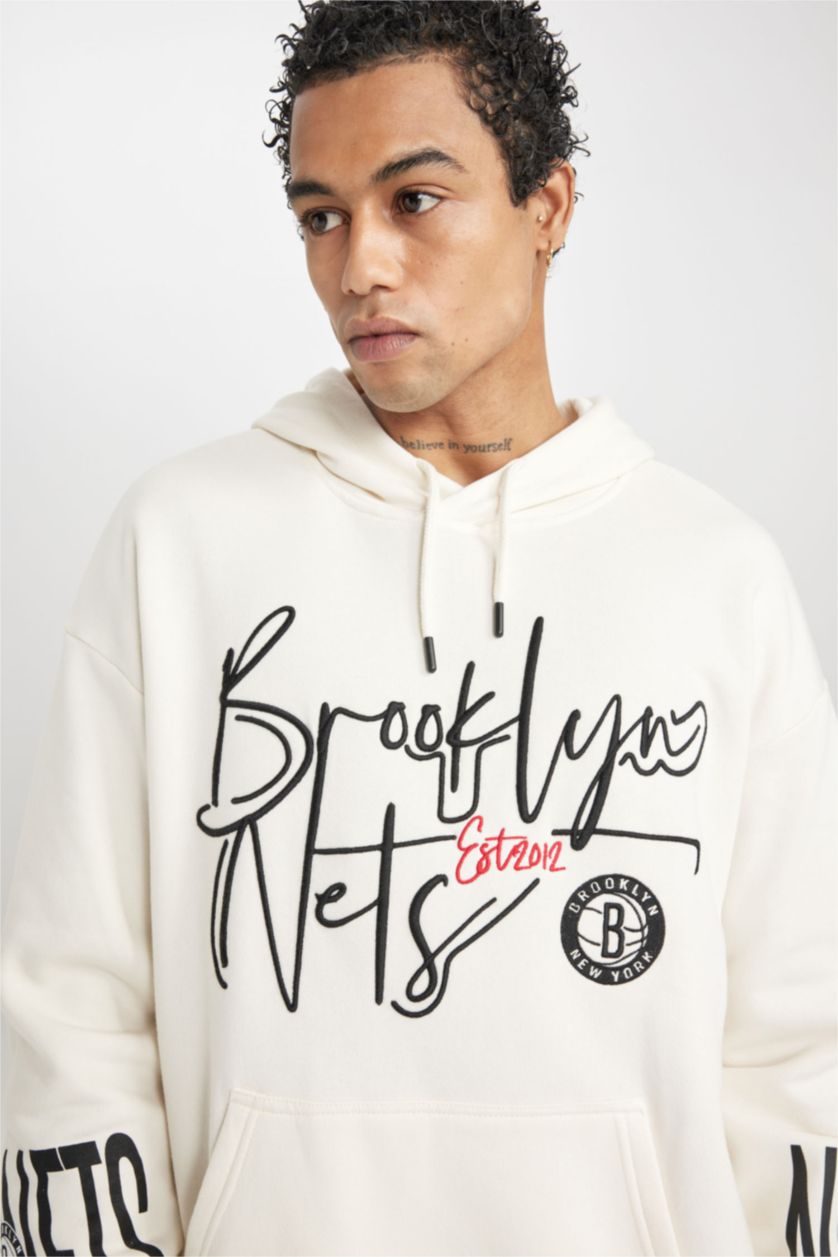 Erkek Ekru NBA Brooklyn Nets Oversize Geniş Kalıp Kapüşonlu Cepli Kalın Sweatshirt