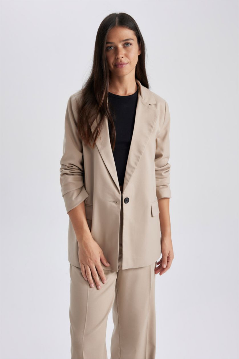 FEMME Beige Blazer Coupe Oversize