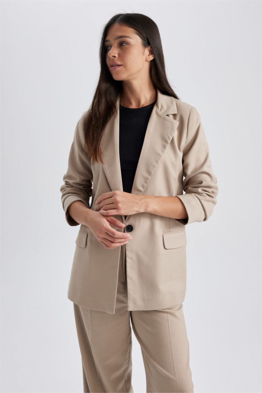FEMME Beige Blazer Coupe Oversize