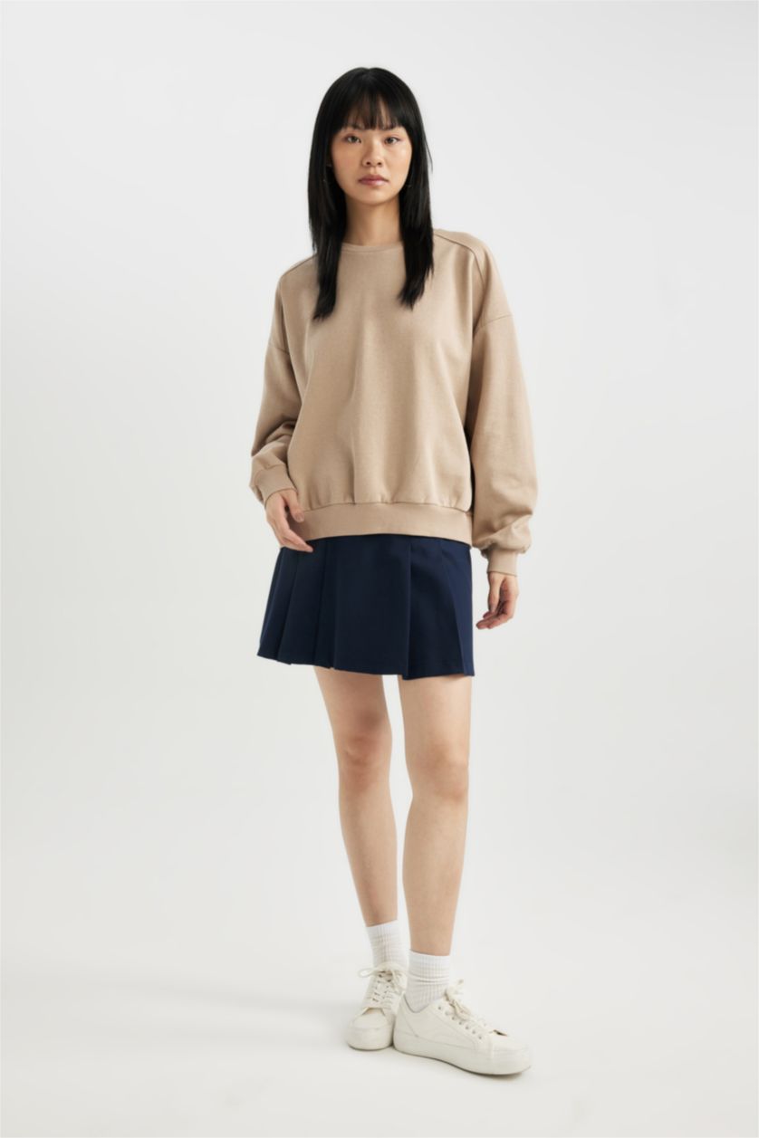 Woman Light Beige Oversize Fit Crew Neck Thick Fabric Sweatshirt