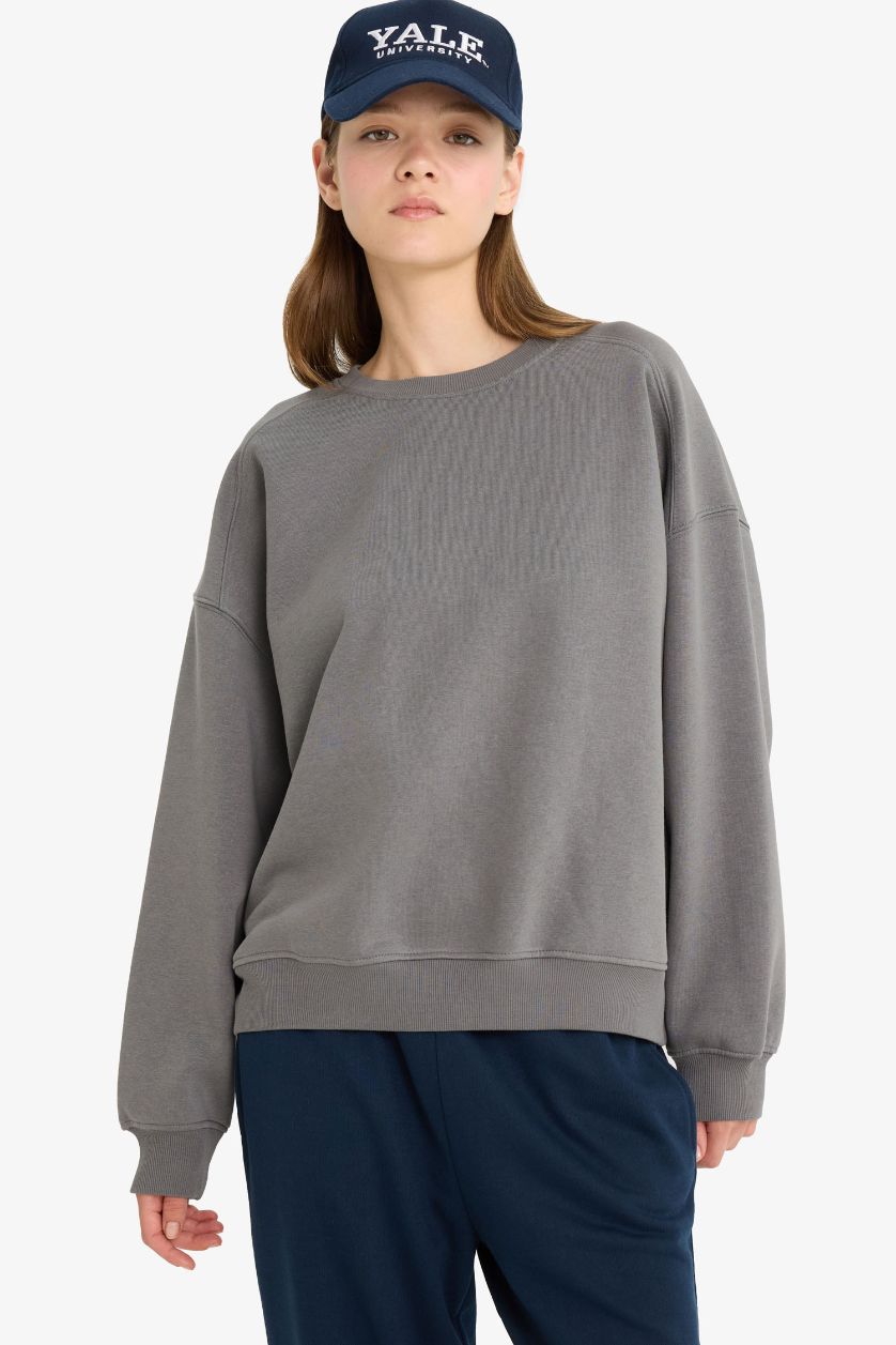 Kadın Gri Oversize Geniş Kalıp Bisiklet Yaka Basic Düz Sweatshirt