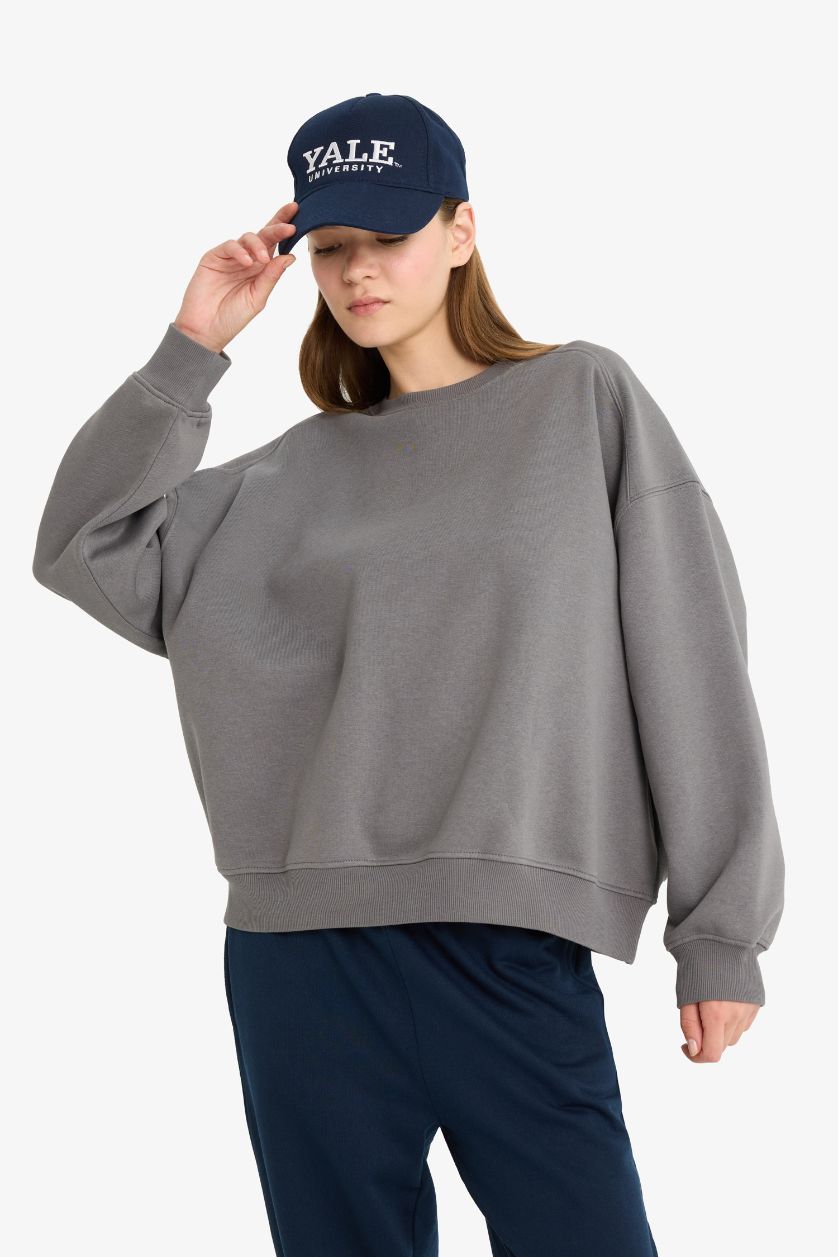Kadın Gri Oversize Geniş Kalıp Bisiklet Yaka Basic Düz Sweatshirt