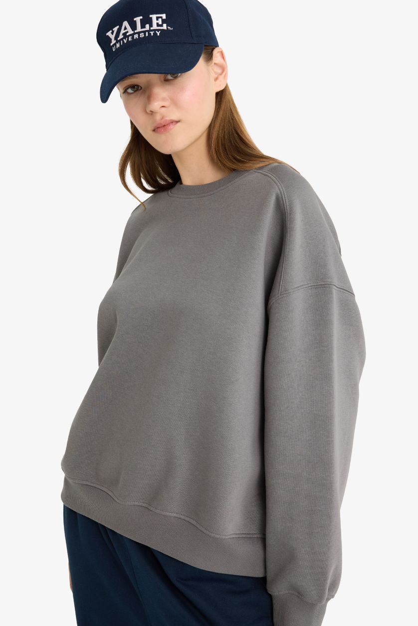 Kadın Gri Oversize Geniş Kalıp Bisiklet Yaka Basic Düz Sweatshirt