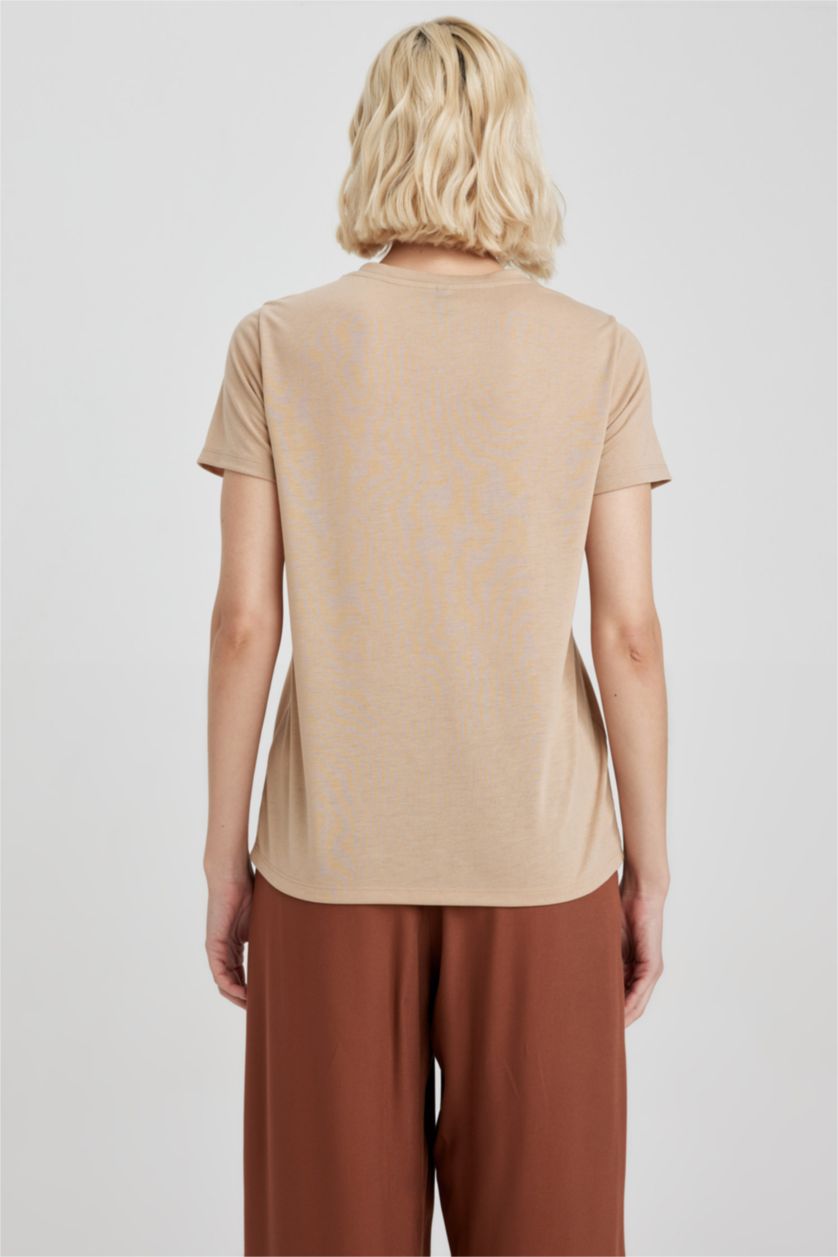 نساء بيج تي شيرت بطباعة الشعار قصة عادية بياقة مستديرة