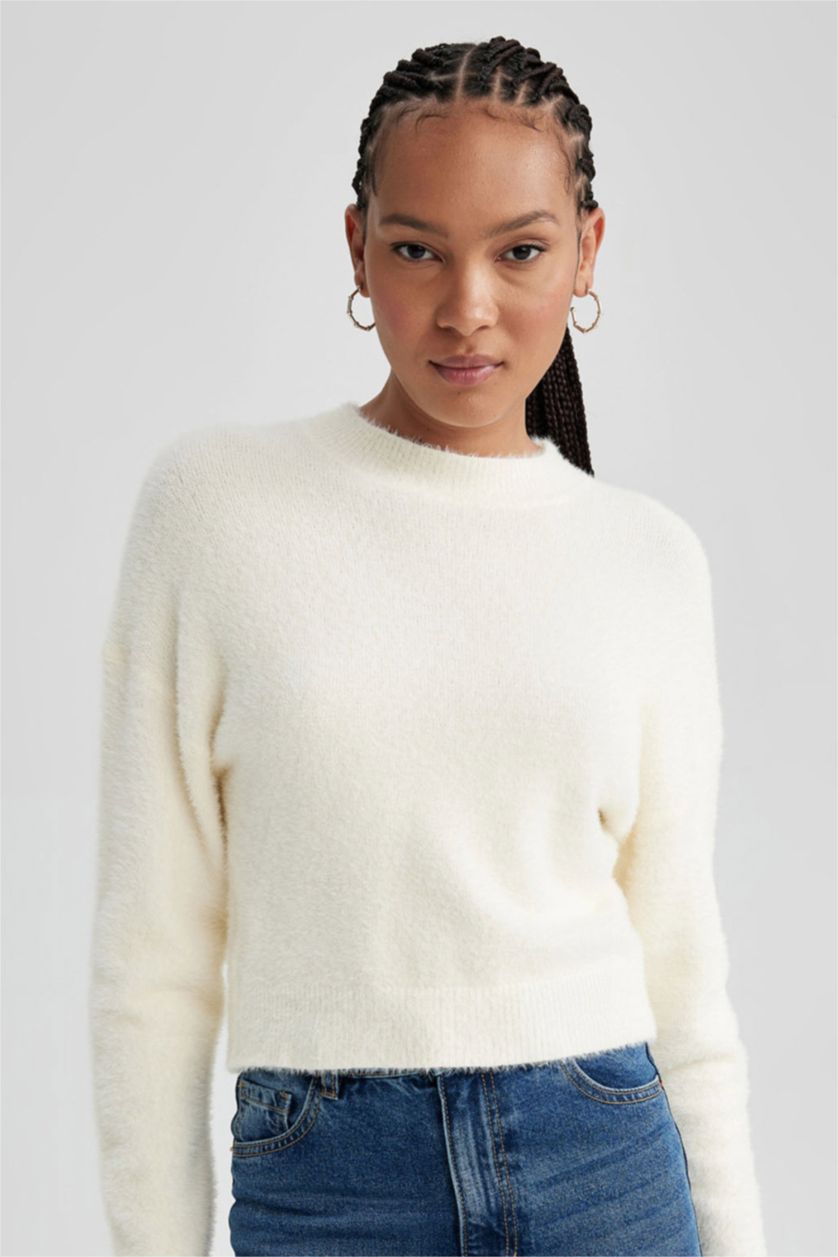 Kadın Ekru Regular Fıt Yarım Balıkçı Yaka Triko Kazak