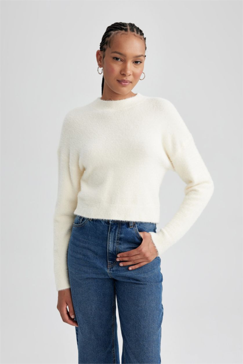 Kadın Ekru Regular Fıt Yarım Balıkçı Yaka Triko Kazak