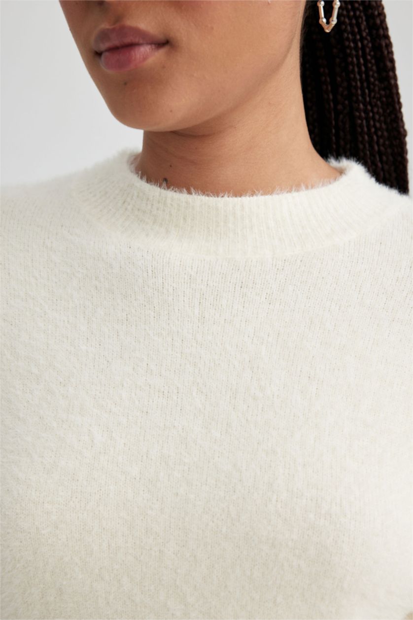 Kadın Ekru Regular Fıt Yarım Balıkçı Yaka Triko Kazak