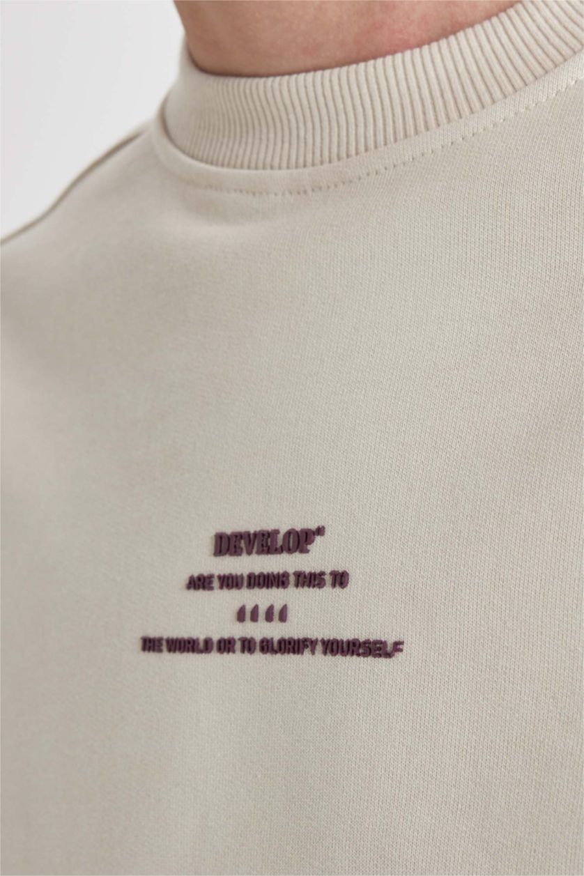 رجال اللون الرملي Boxy Fit Sweatshirt