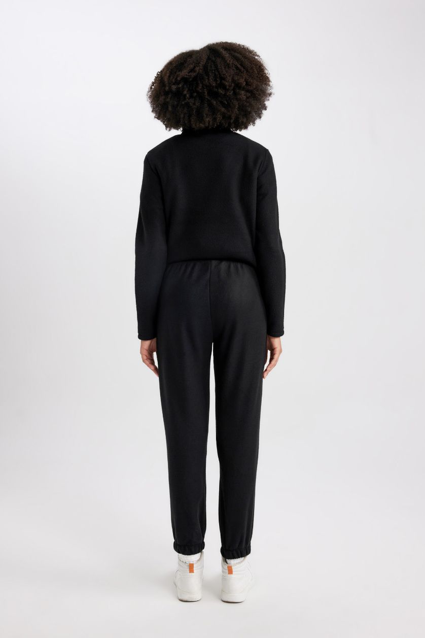 Kadın Siyah Sporcu Jogger Eşofman Altı Standart Fit Çift Cepli