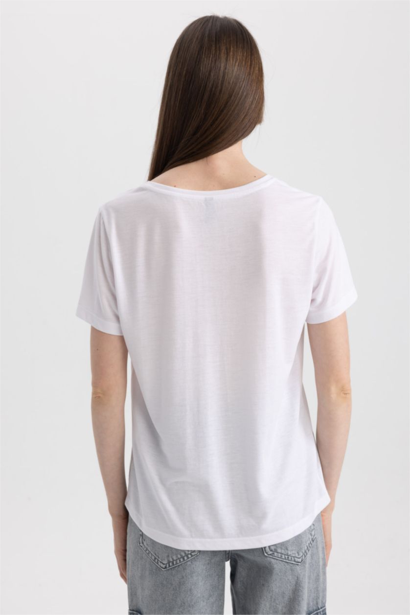 حريمي أبيض تيشيرت نص كم ورقبة V قصة عادية