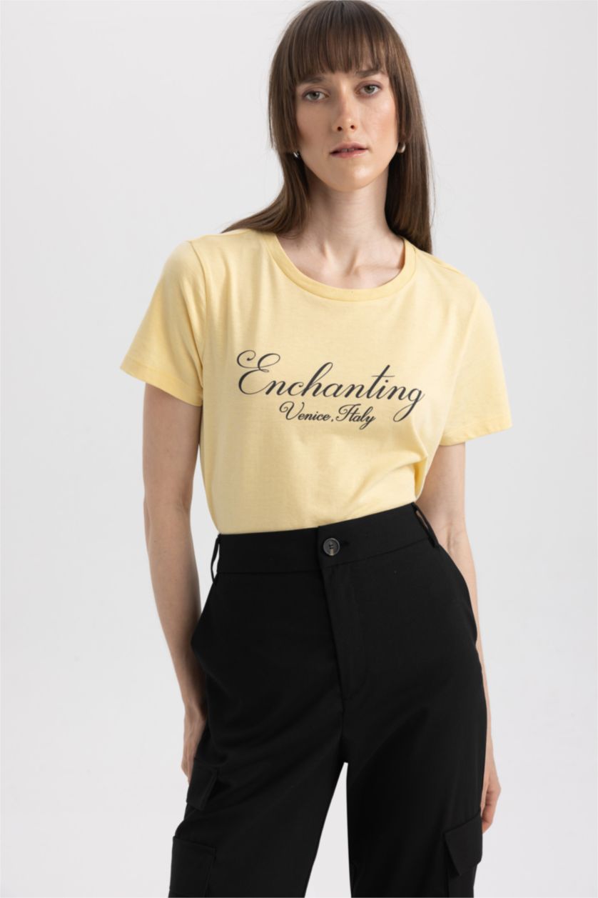 نساء أصفر فاتح تيشيرت قطن قصة عادية برقبة مستديرة