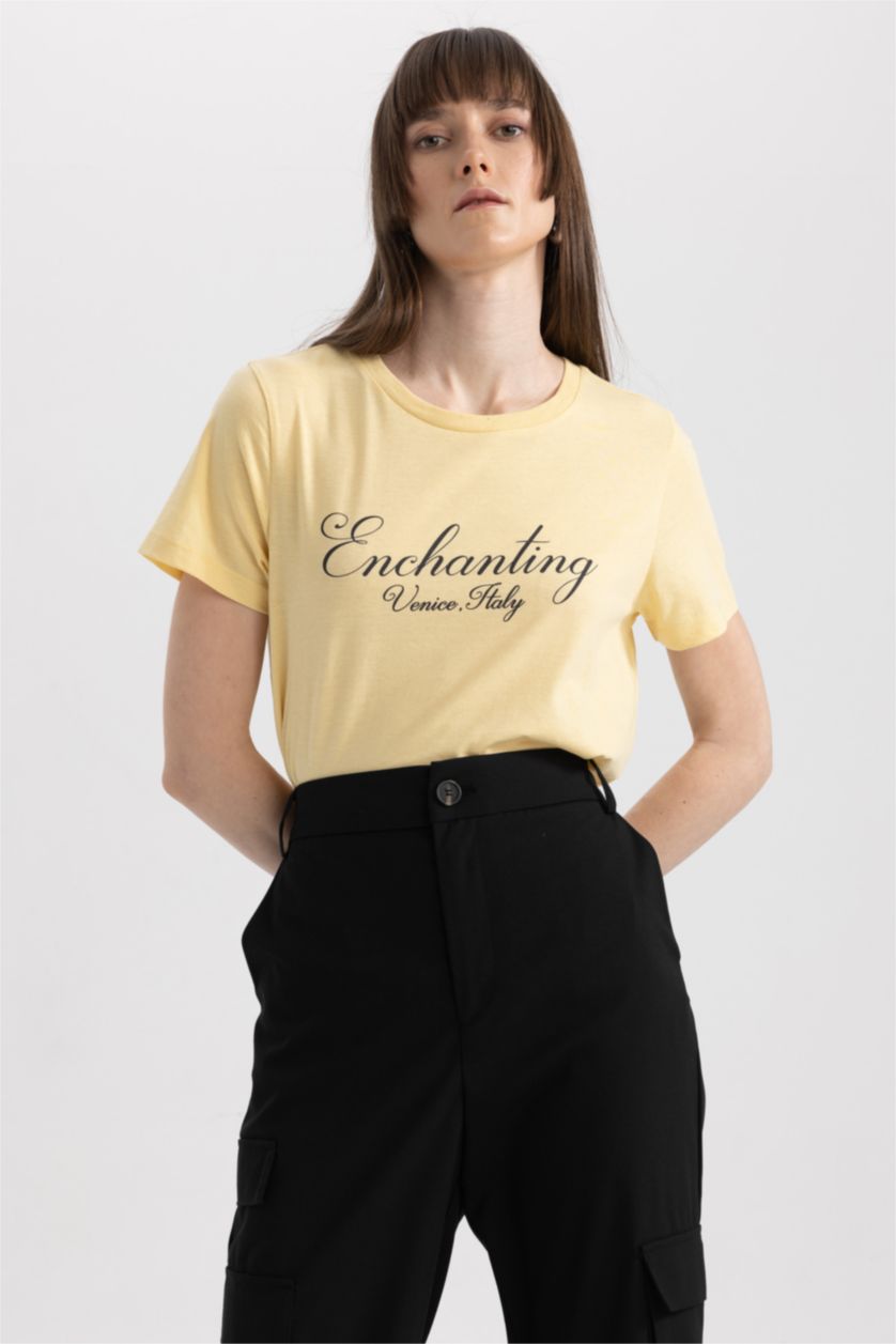 نساء أصفر فاتح تيشيرت قطن قصة عادية برقبة مستديرة