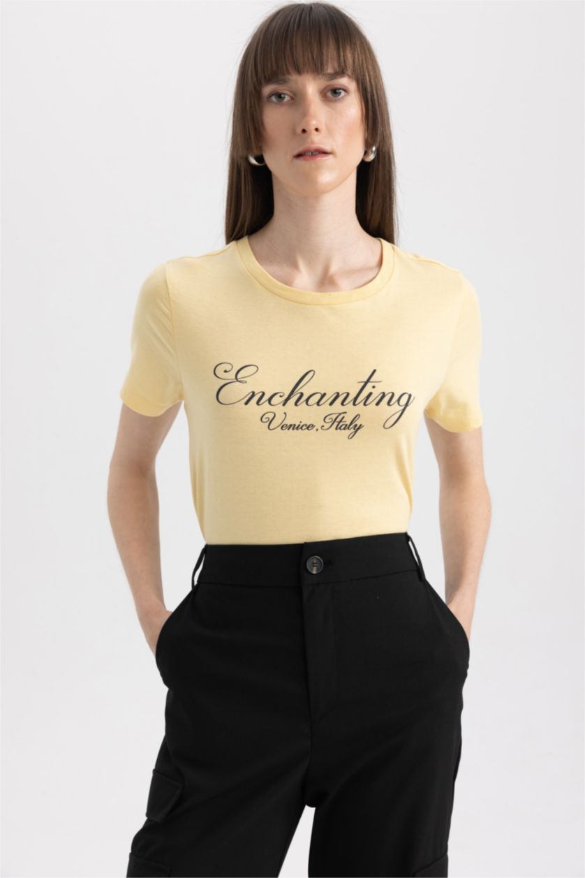 نساء أصفر فاتح تيشيرت قطن قصة عادية برقبة مستديرة