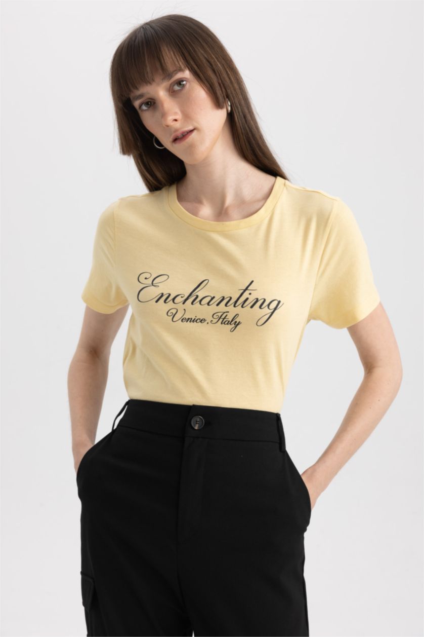 نساء أصفر فاتح تيشيرت قطن قصة عادية برقبة مستديرة