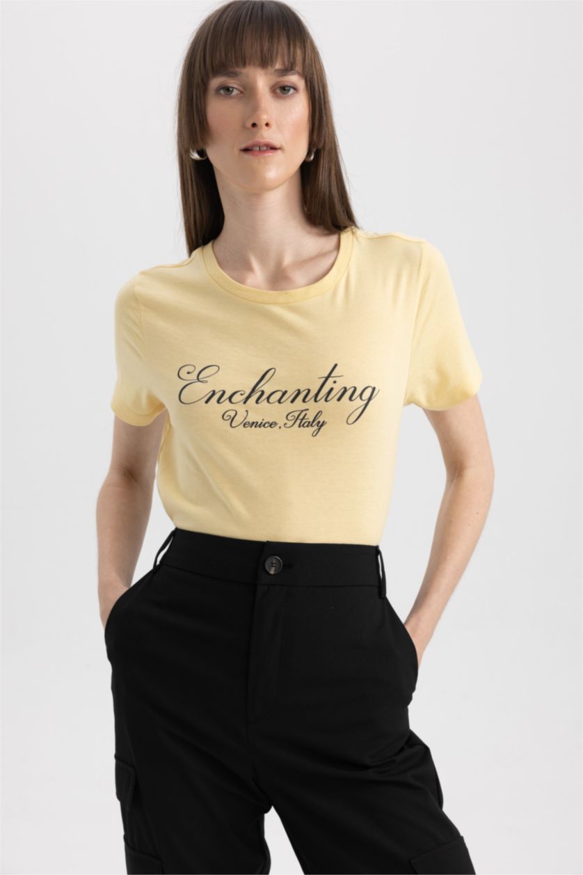 نساء أصفر فاتح تيشيرت قطن قصة عادية برقبة مستديرة