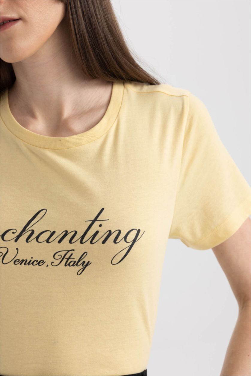 نساء أصفر فاتح تيشيرت قطن قصة عادية برقبة مستديرة