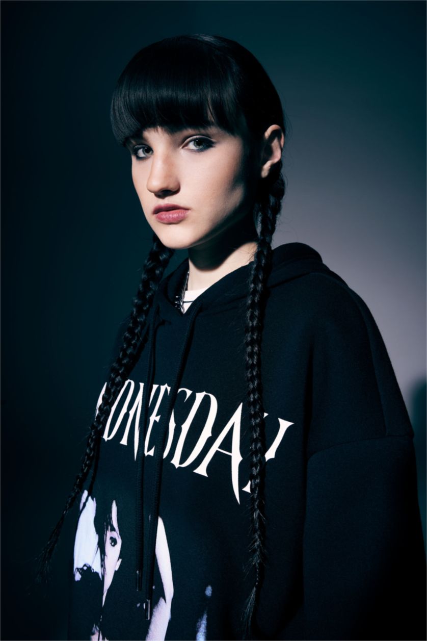 Жіночий Чорний Світшот оверсайз з капюшоном Wednesday з принтом з товстої тканини для жінок