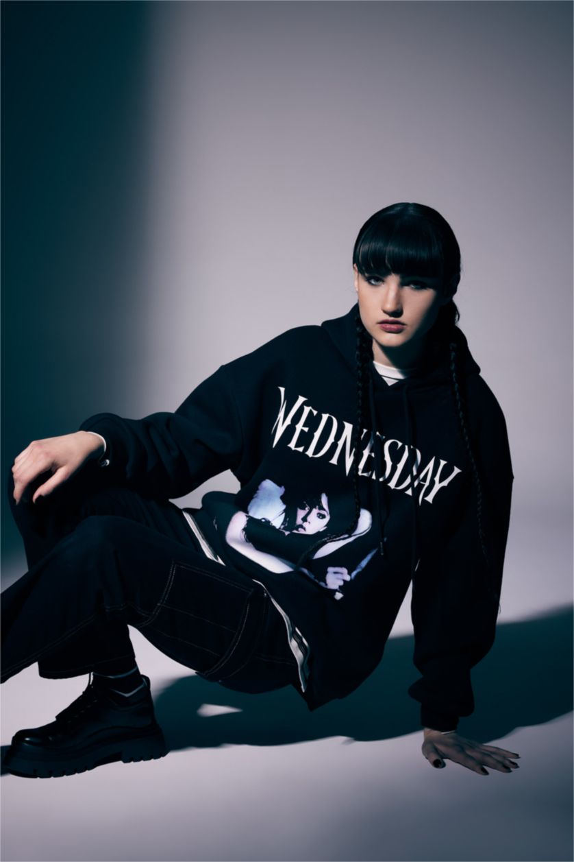 Жіночий Чорний Світшот оверсайз з капюшоном Wednesday з принтом з товстої тканини для жінок
