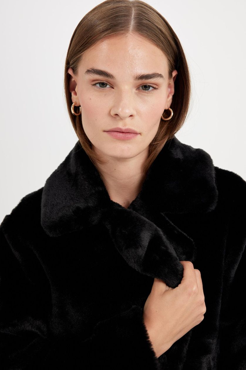 Kadın Siyah Uzun Pelüş Kaban Oversize Geniş Kalıp Çıtçıt Kapamalı Cepli 