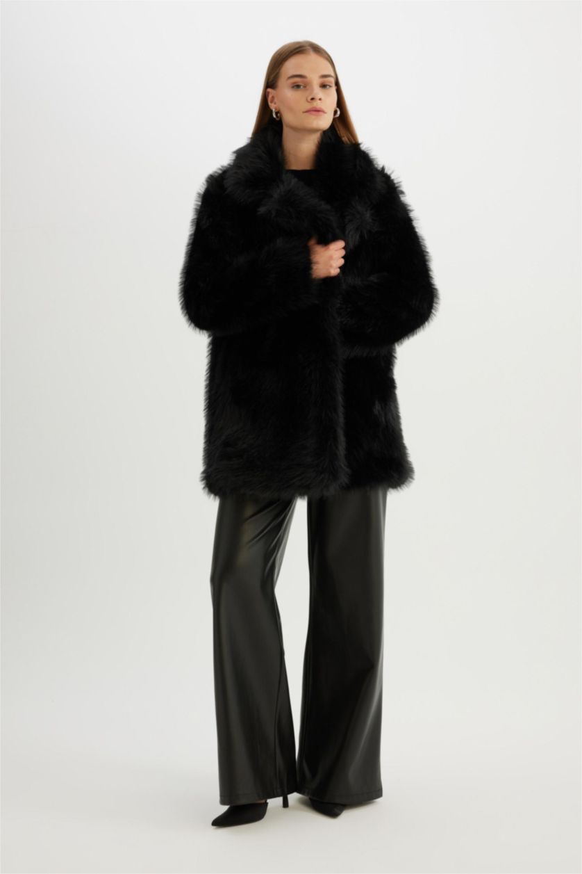 Kadın Siyah Uzun Pelüş Kaban Oversize Geniş Kalıp Çıtçıtlı