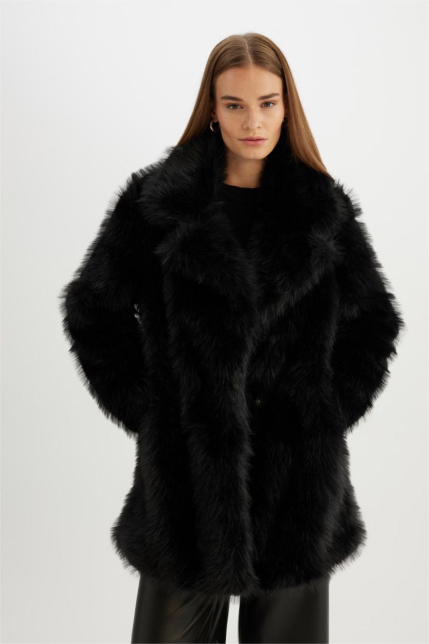 Kadın Siyah Uzun Pelüş Kaban Oversize Geniş Kalıp Çıtçıtlı