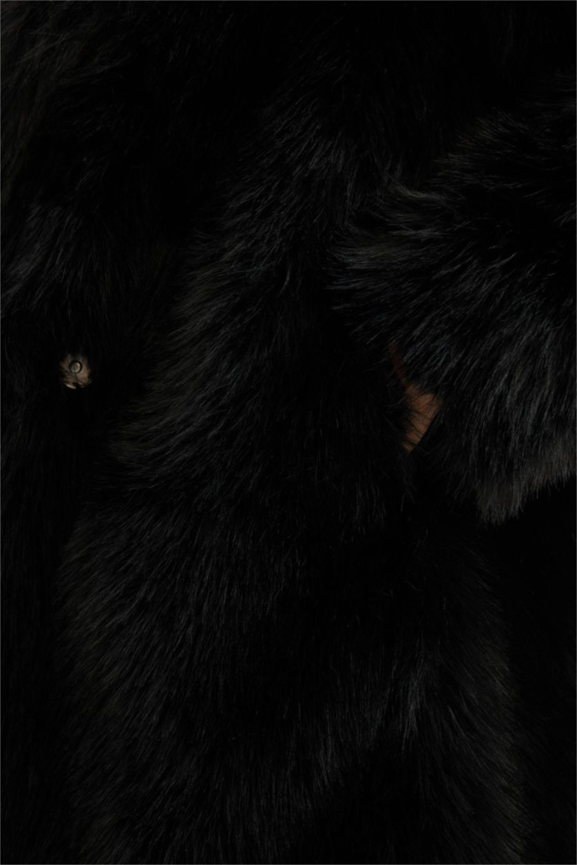 Kadın Siyah Uzun Pelüş Kaban Oversize Geniş Kalıp Çıtçıtlı