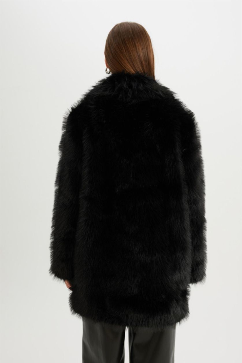 Kadın Siyah Uzun Pelüş Kaban Oversize Geniş Kalıp Çıtçıtlı