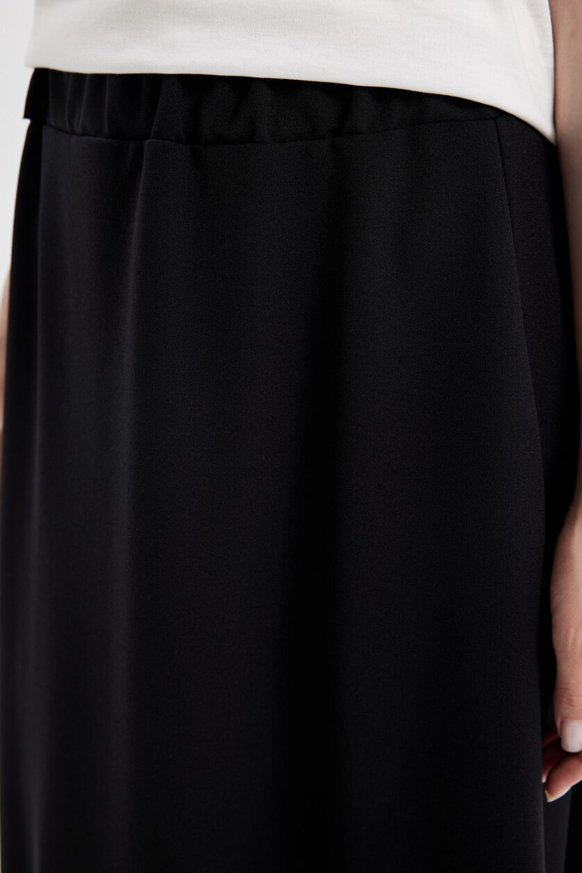 WOMAN Black A Cut
