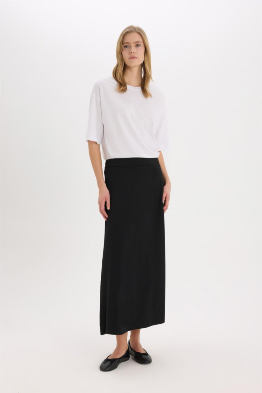 WOMAN Black A Cut