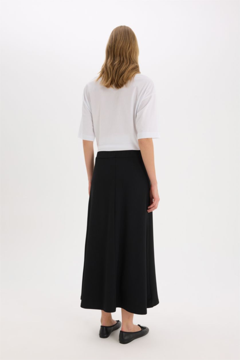 WOMAN Black A Cut