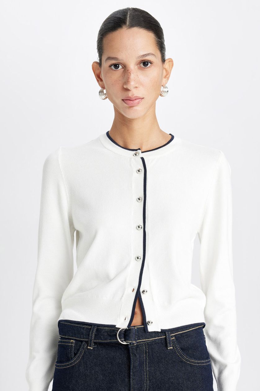 Kadın Ekru Regular Fit Basic Düz Bisiklet Yaka Düğmeli Triko Hırka