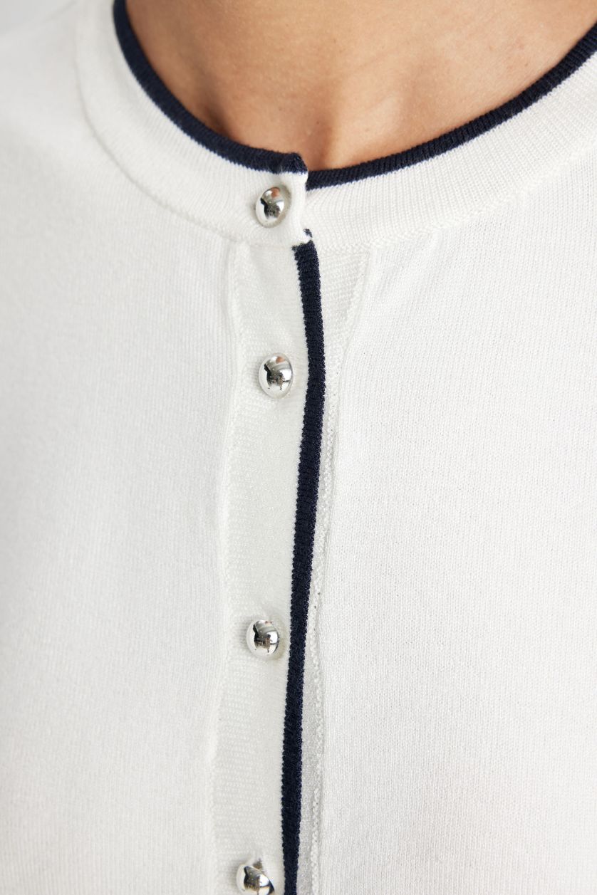 Kadın Ekru Regular Fit Basic Düz Bisiklet Yaka Düğmeli Triko Hırka