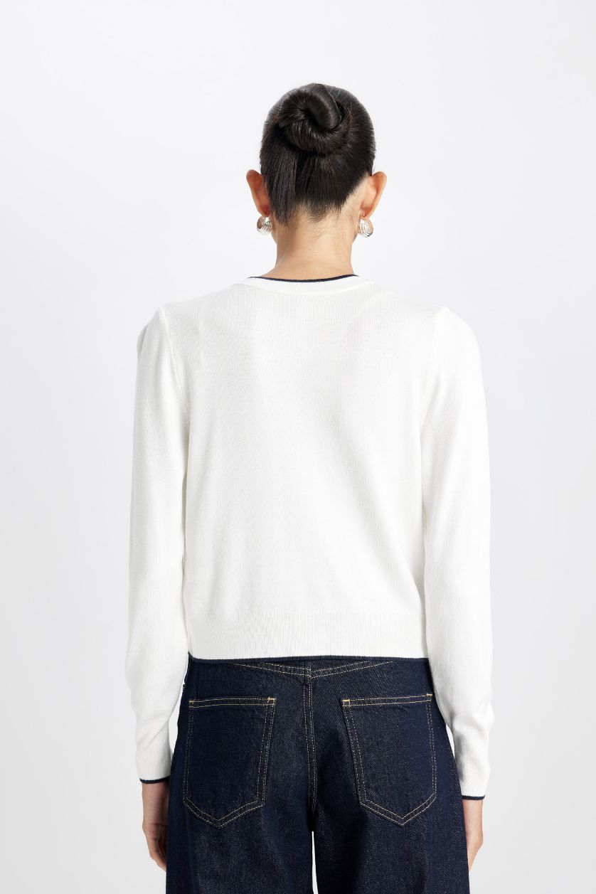 Kadın Ekru Regular Fit Basic Düz Bisiklet Yaka Düğmeli Triko Hırka