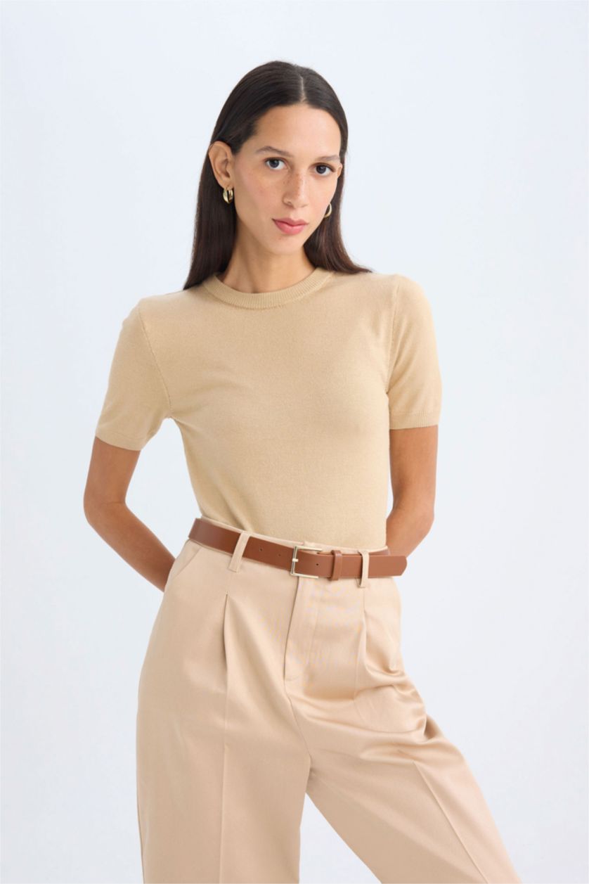 Kadın Bej Fitted Yumuşak Dokulu Bisiklet Yaka Kısa Kollu Triko Kazak