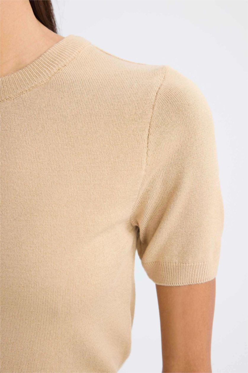 Kadın Bej Fitted Yumuşak Dokulu Bisiklet Yaka Kısa Kollu Triko Kazak