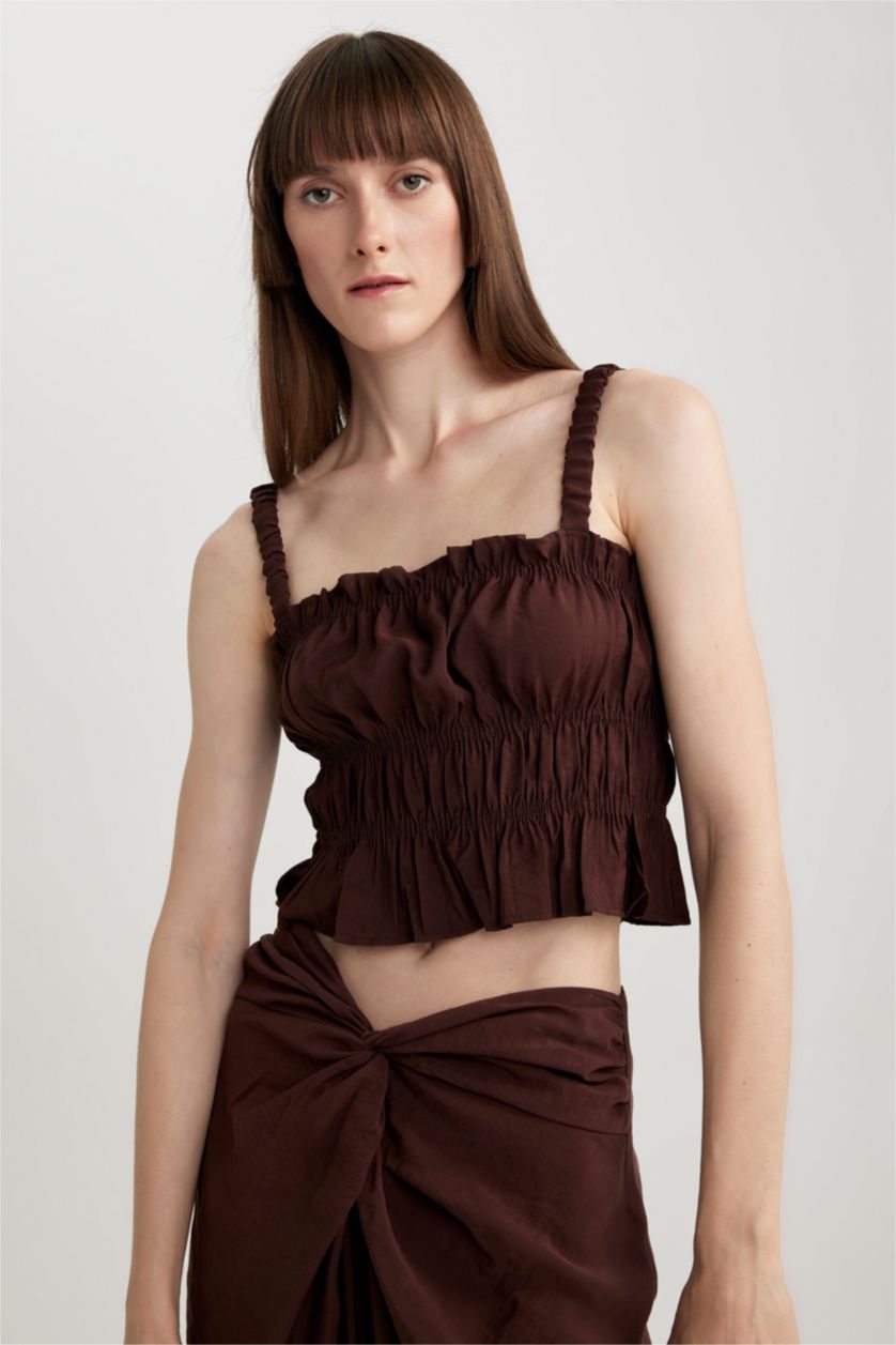 نساء بني فاتح بلوزة بدون أكمام بحمالات