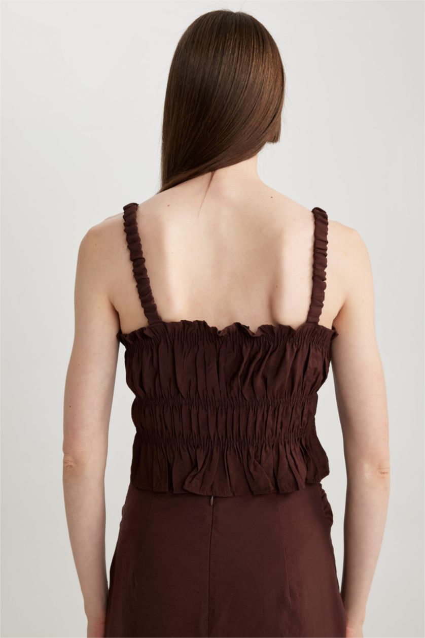 نساء بني فاتح بلوزة بدون أكمام بحمالات