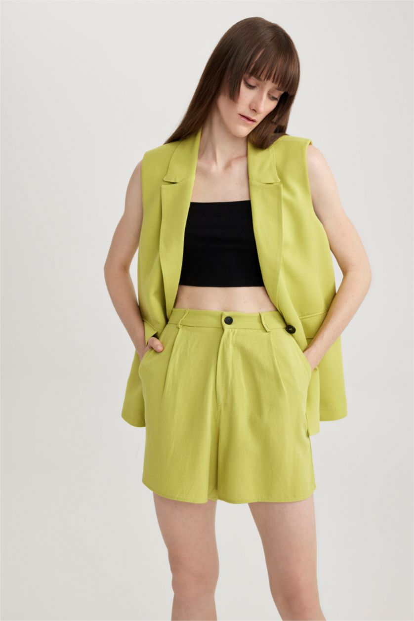 حريمي أخضر شورت كتان وايد ليج بخصر عالي