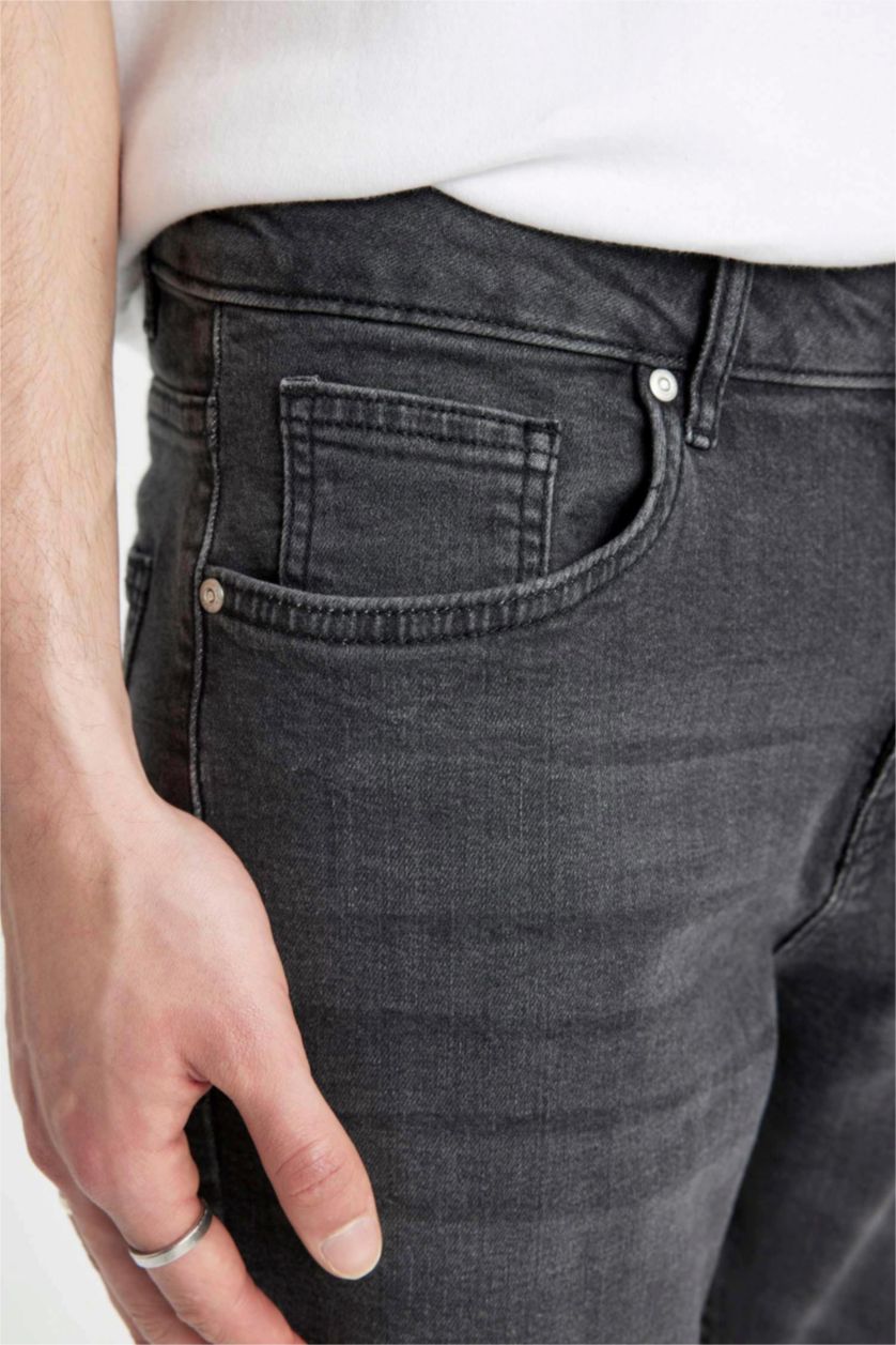 رجال أنثرا شورت جينز قصة عادية