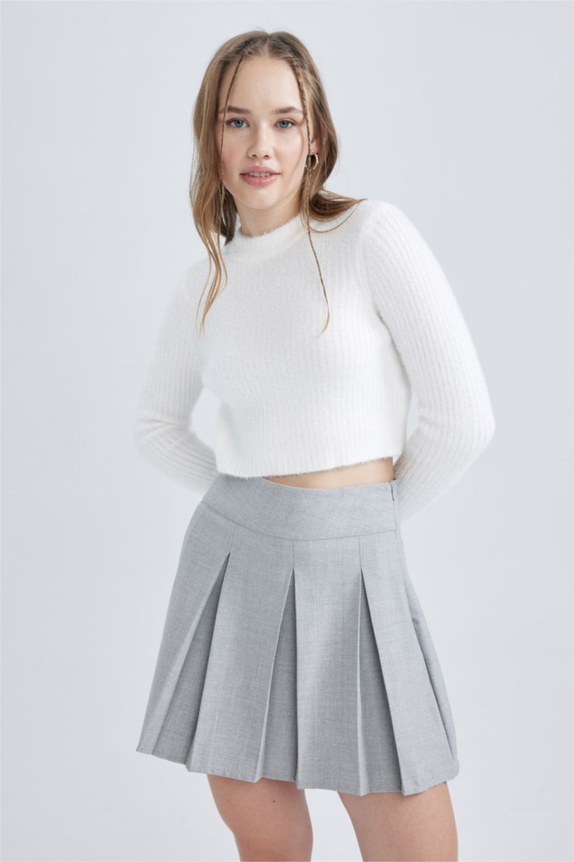 نساء بيج فاتح بلوفر تريكو قصة عادية بياقة مستديرة