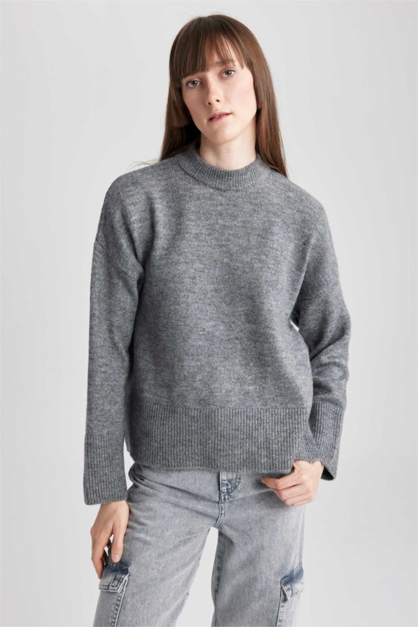 Kadın Gri Relax Fit Bisiklet Yaka Triko Kazak