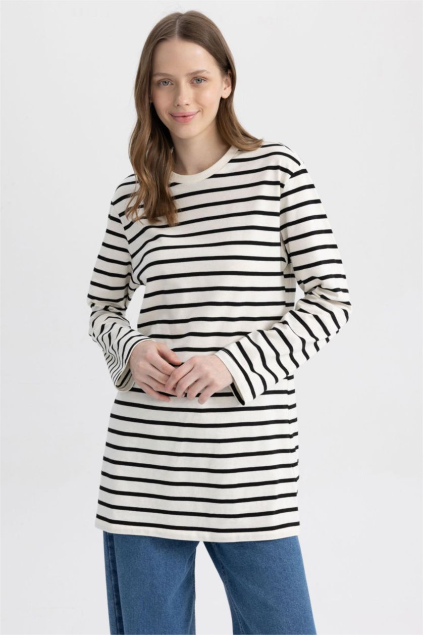 نساء بيج فاتح تونيك مخطط كم طويل وقصة عادية