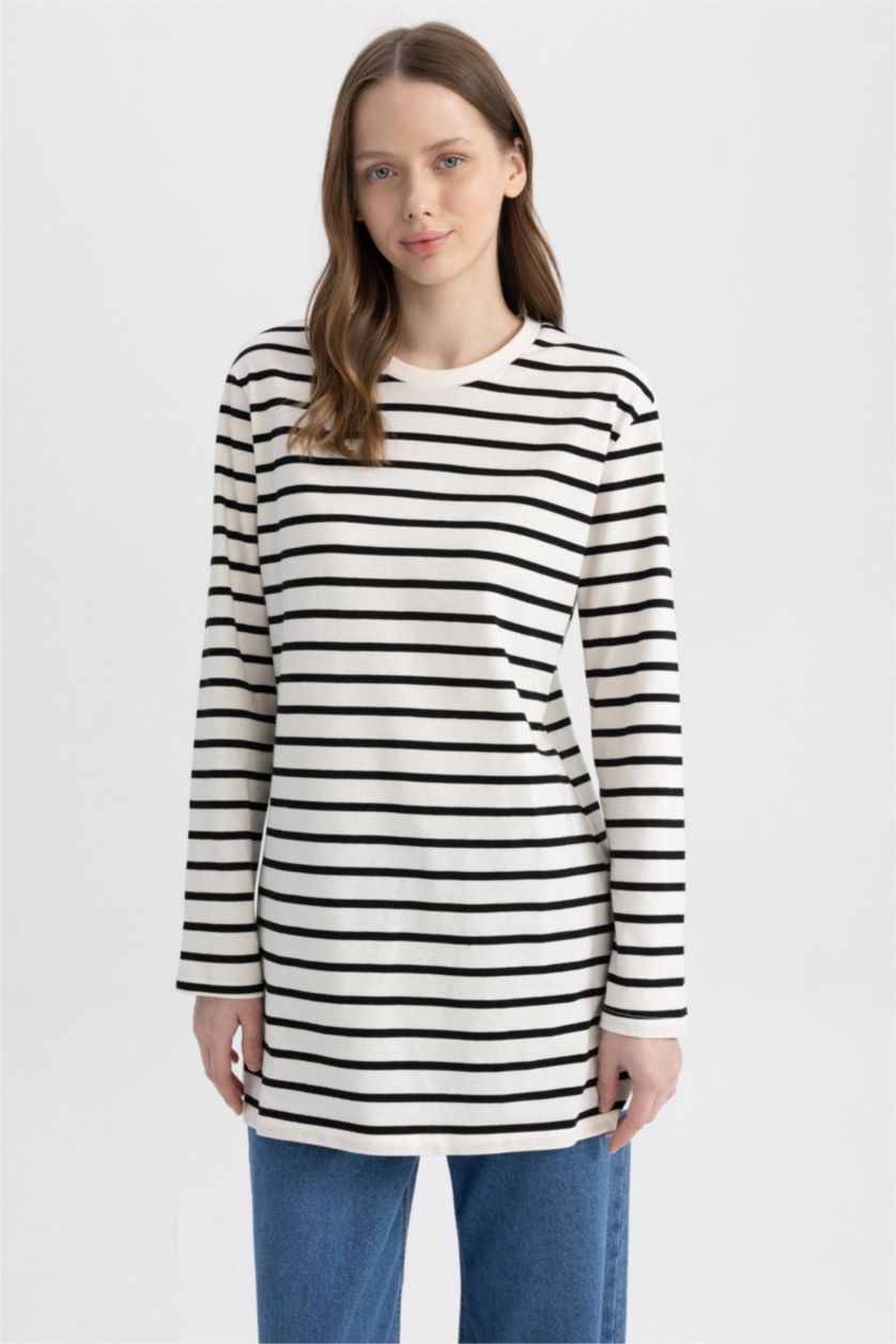 نساء بيج فاتح تونيك مخطط كم طويل وقصة عادية