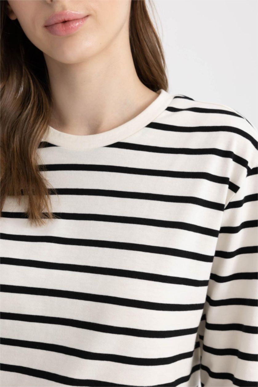 نساء بيج فاتح تونيك مخطط كم طويل وقصة عادية