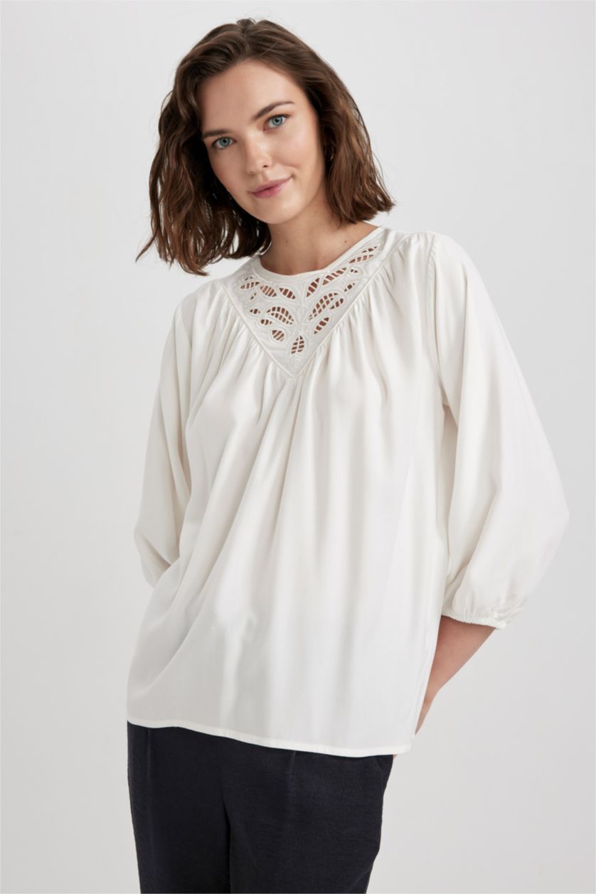 نساء بيج فاتح بلوزة قصة عادية وياقة مربعة