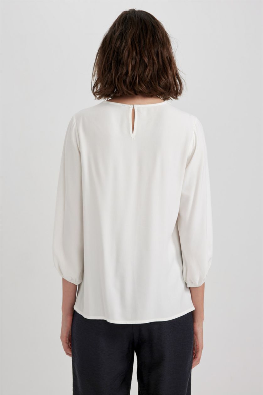 نساء بيج فاتح بلوزة قصة عادية وياقة مربعة