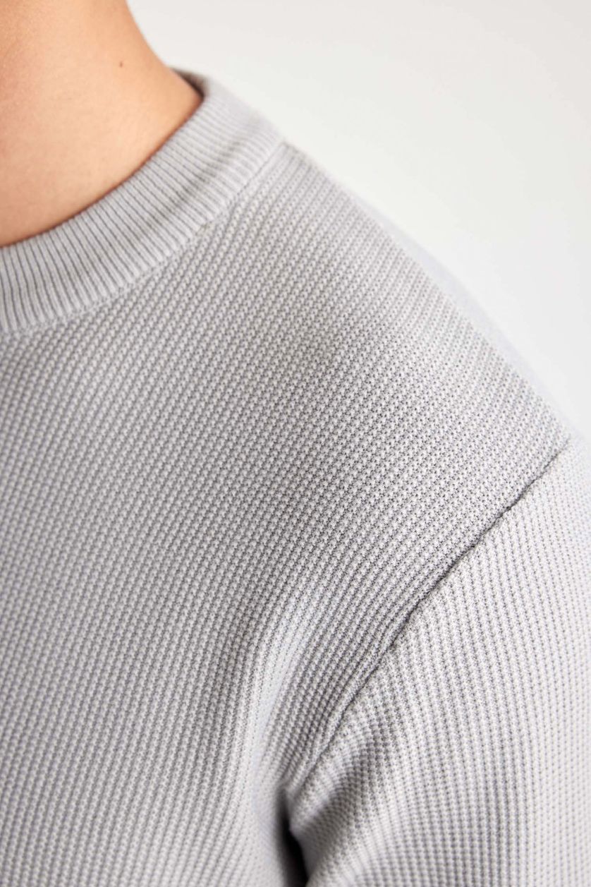 رجال رمادي بلوفر تريكو قصة عادية برقبة مستديرة