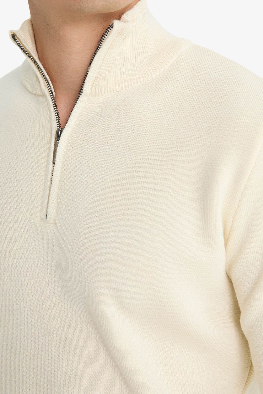 HOMME Écru Pull tricot à coupe standard et col montant